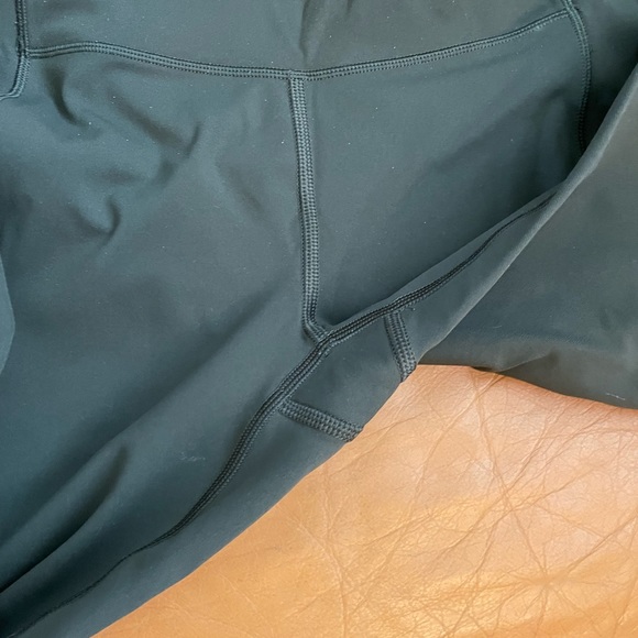 Lululemon like new workout - Picture 5 of 6